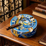 Cendrier bleu azur sur une table