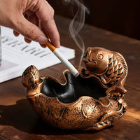 Cendrier carpe de jardin bronze pour fumeur et son mégot