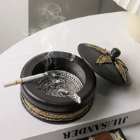 Cendrier couvercle officier ouvert