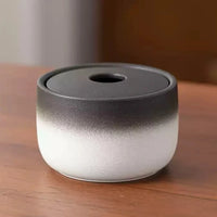 Cendrier Fermé Maison sur une table