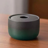 Cendrier Fermé Maison vert sur une table