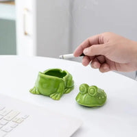 Cendrier grenouille en céramique et son couvercle ouvert