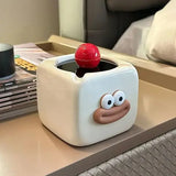 Cendrier mignon blanc sur une table