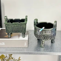 Cendrier trépied en décoration