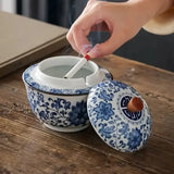 Cendrier vintage porcelaine et une cigarette